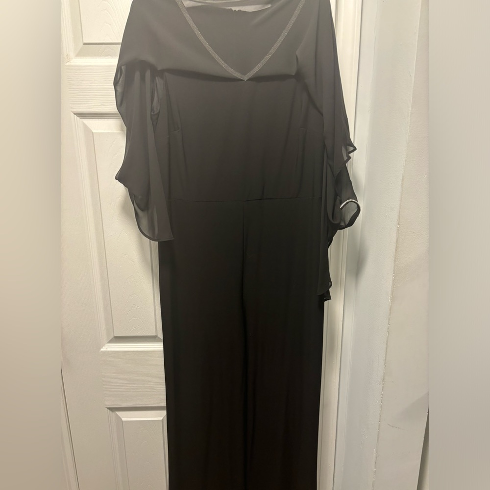 Black jumpsuit ! Very flattering !
